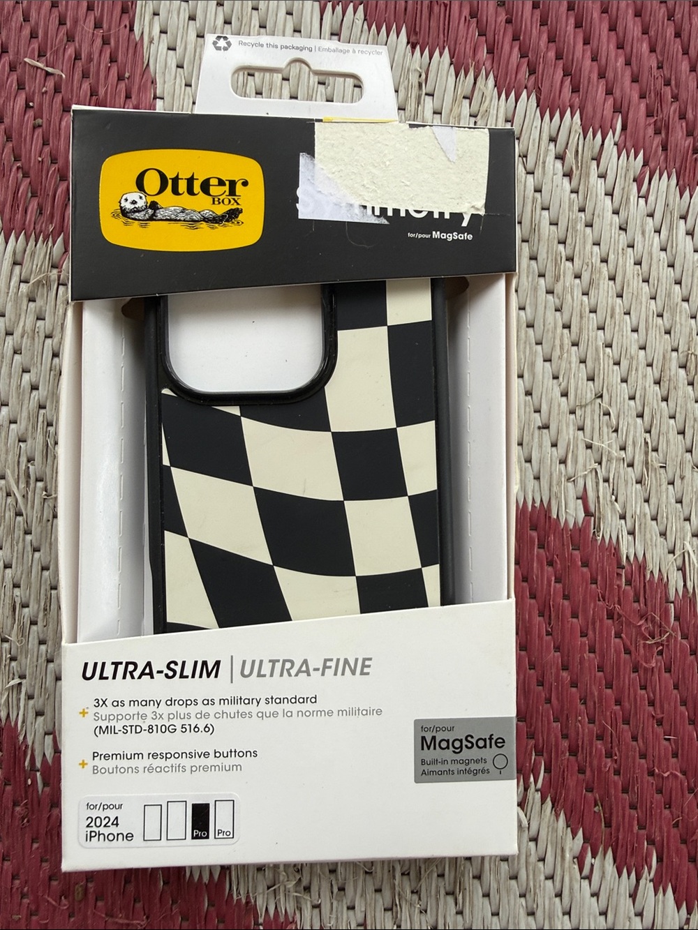 OtterBox Ultra-Slim Checkered MageSafe